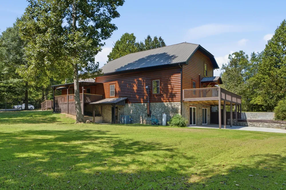 933 Halls Valley Road Trion, GA 30753