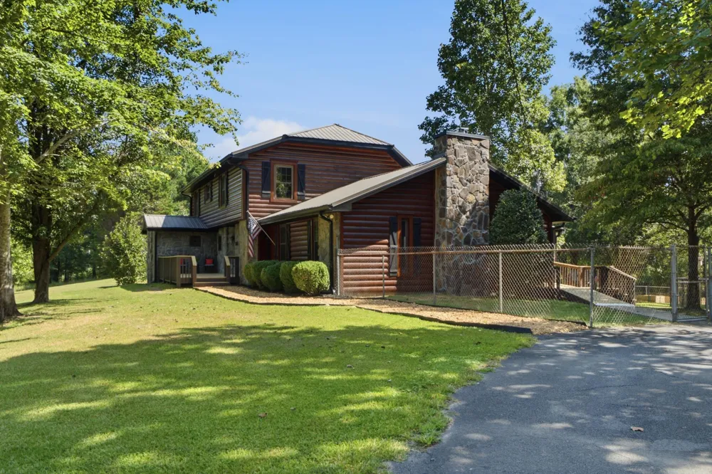 933 Halls Valley Road Trion, GA 30753