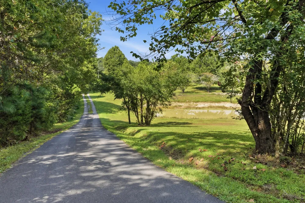 933 Halls Valley Road Trion, GA 30753