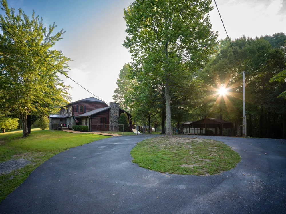 933 Halls Valley Road Trion, GA 30753