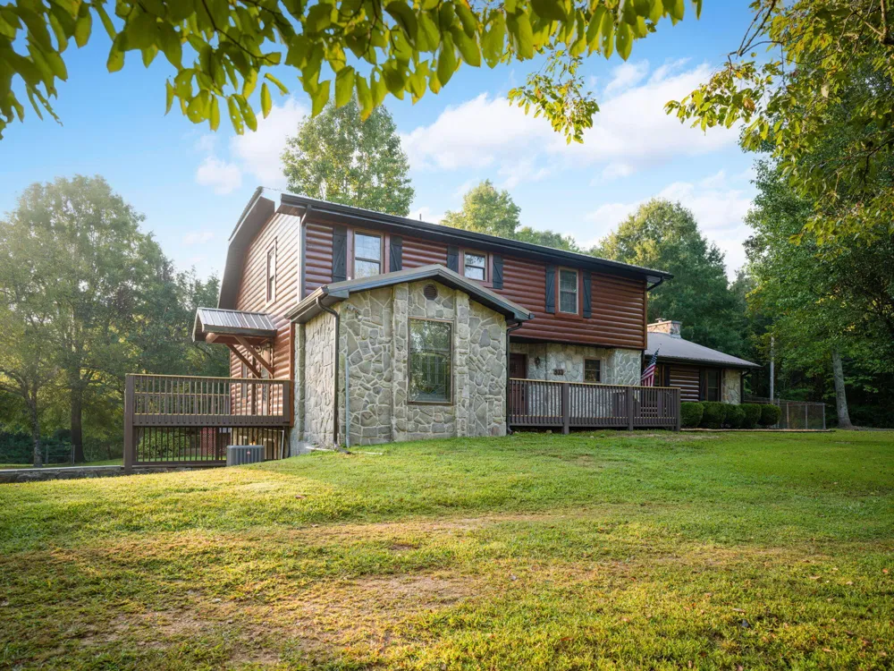 933 Halls Valley Road Trion, GA 30753