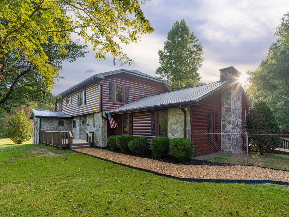 933 Halls Valley Road Trion, GA 30753