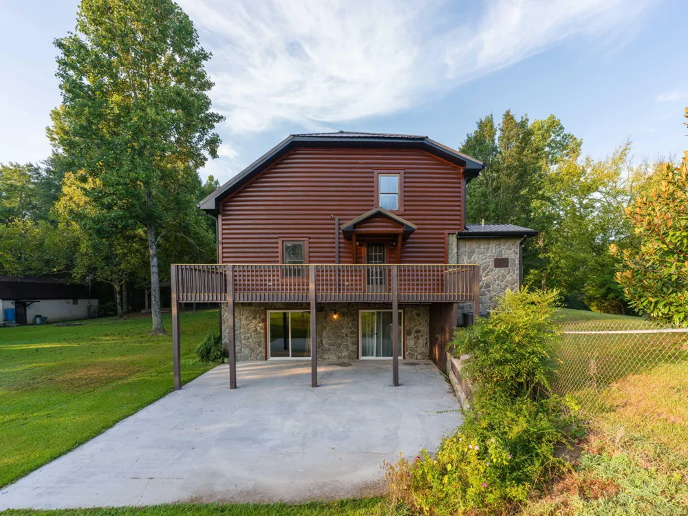 933 Halls Valley Road Trion, GA 30753