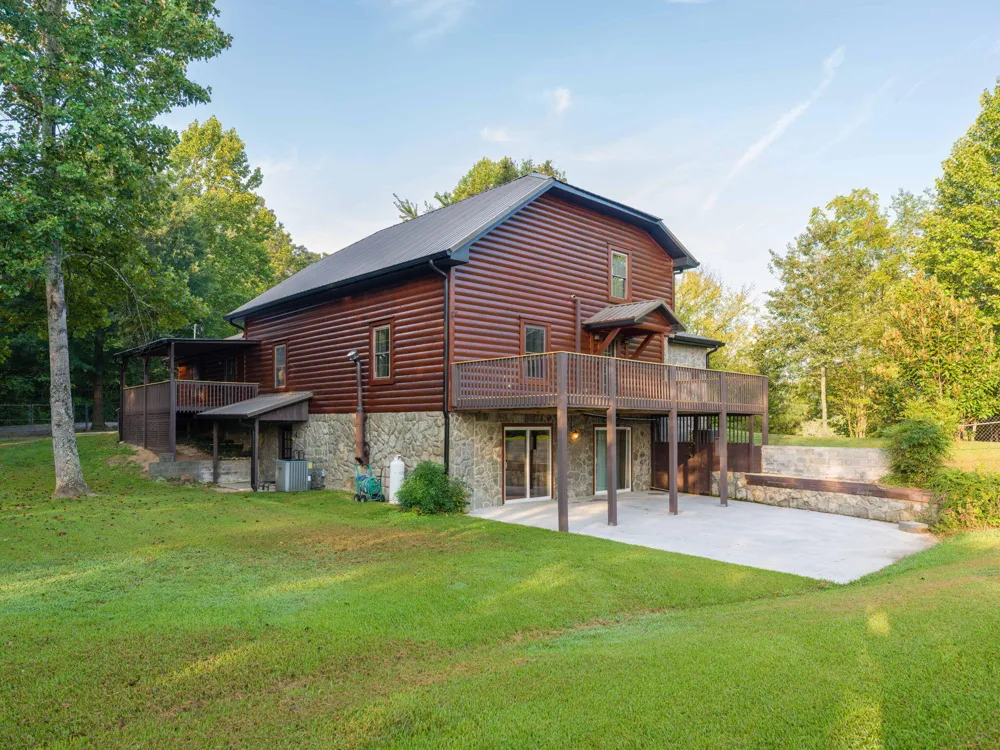 933 Halls Valley Road Trion, GA 30753