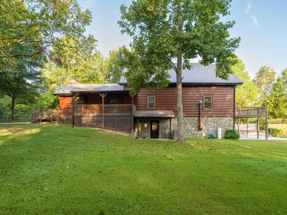 933 Halls Valley Road Trion, GA 30753