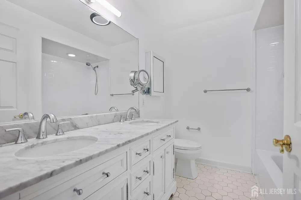 4 Claire Court Matawan, NJ 07747
