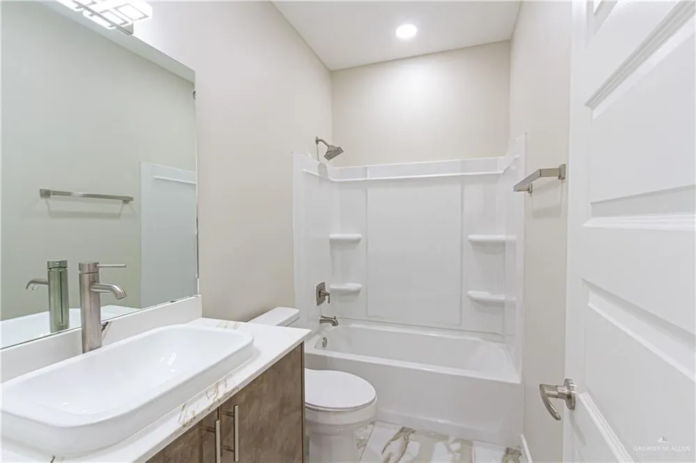 600 Emerald Avenue #2 Edinburg, TX 78541