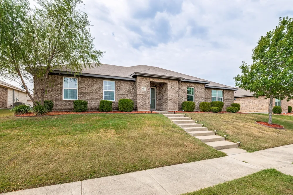 4022 Meadow Canyon Drive Lancaster, TX 75146