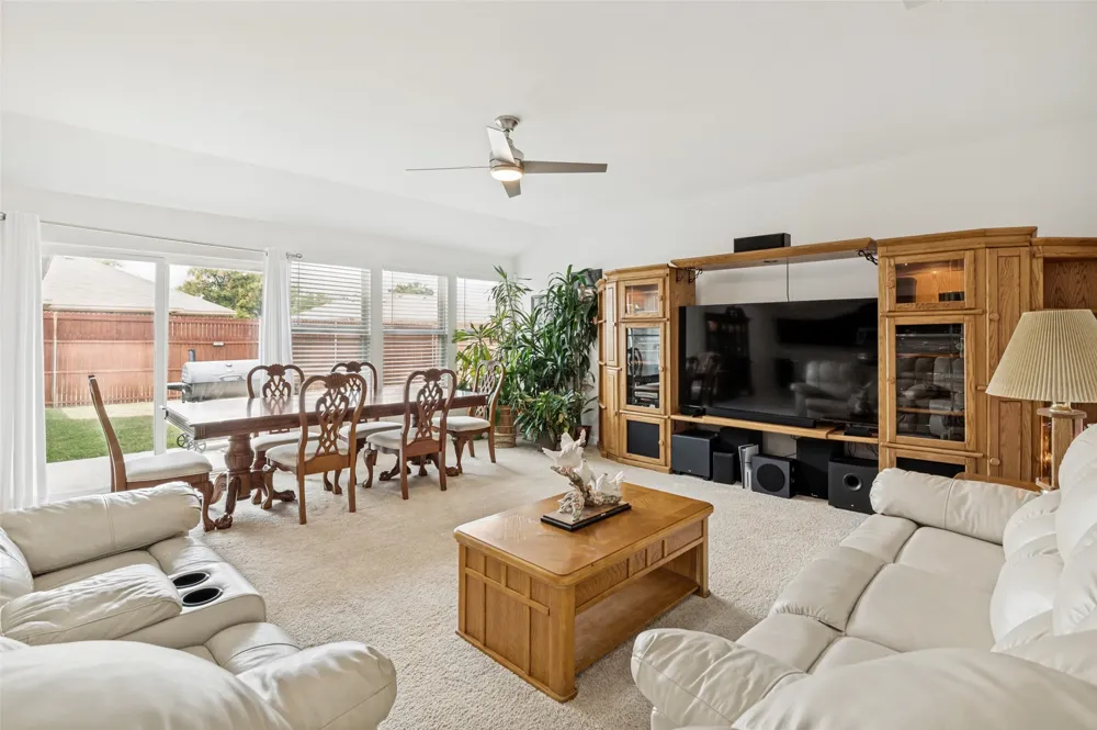 4022 Meadow Canyon Drive Lancaster, TX 75146