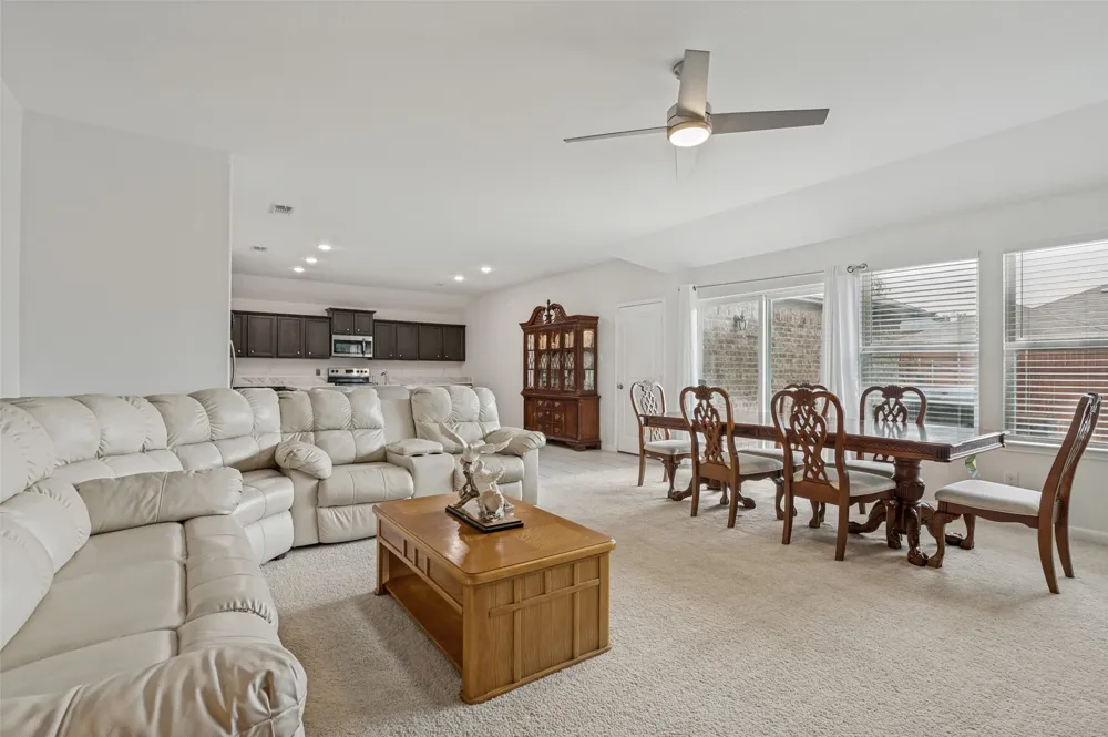 4022 Meadow Canyon Drive Lancaster, TX 75146