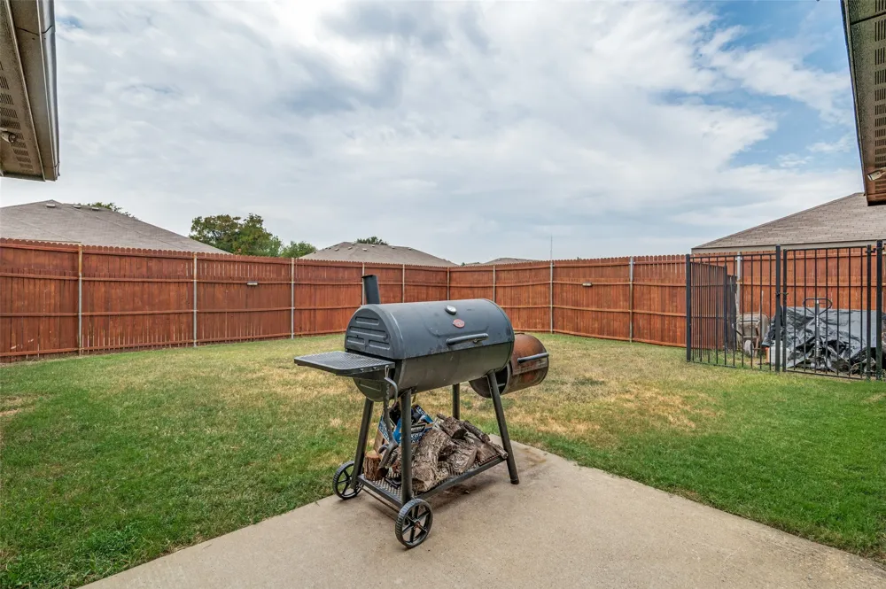 4022 Meadow Canyon Drive Lancaster, TX 75146