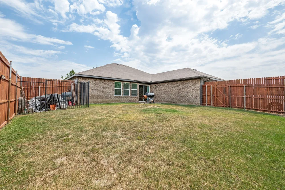 4022 Meadow Canyon Drive Lancaster, TX 75146