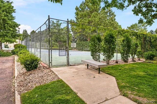 1570 S Roslyn Street Denver, CO 80231