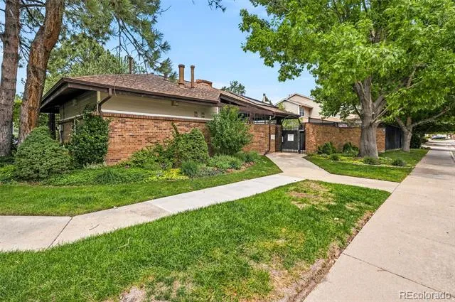 1570 S Roslyn Street Denver, CO 80231