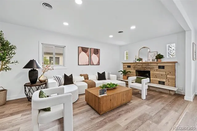919 Troy Street Aurora, CO 80011