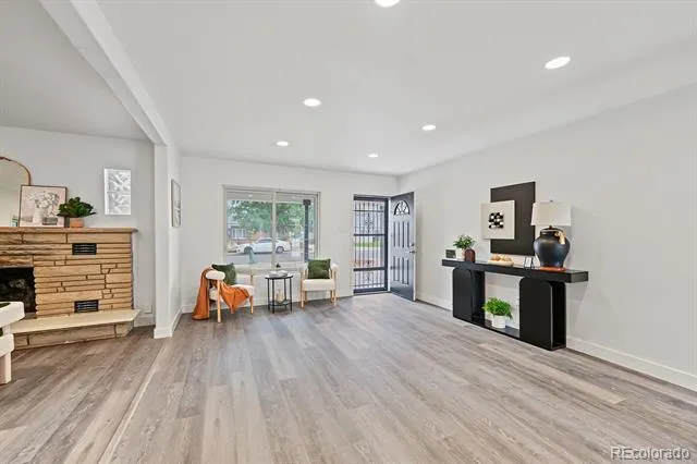 919 Troy Street Aurora, CO 80011