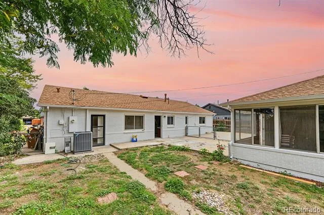 919 Troy Street Aurora, CO 80011
