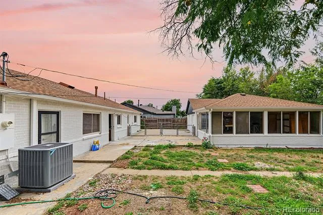 919 Troy Street Aurora, CO 80011