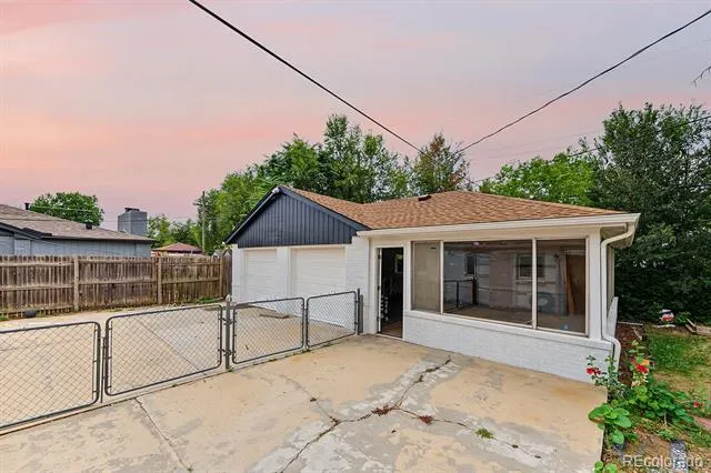 919 Troy Street Aurora, CO 80011