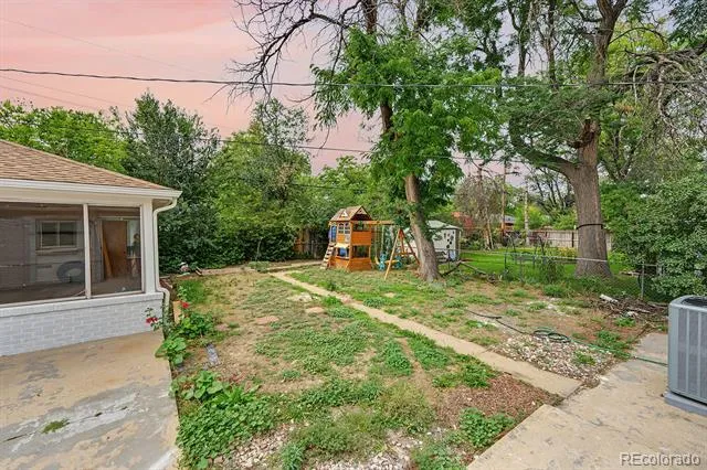 919 Troy Street Aurora, CO 80011