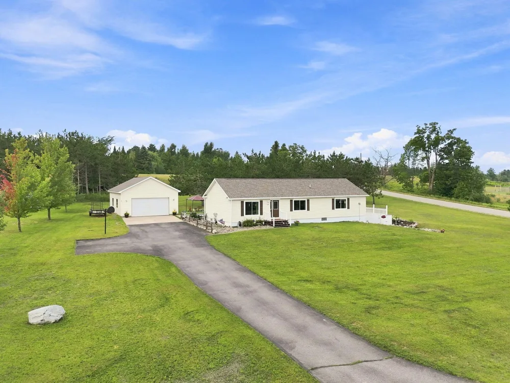 2020 Lakeview Lane Alanson, MI 49706