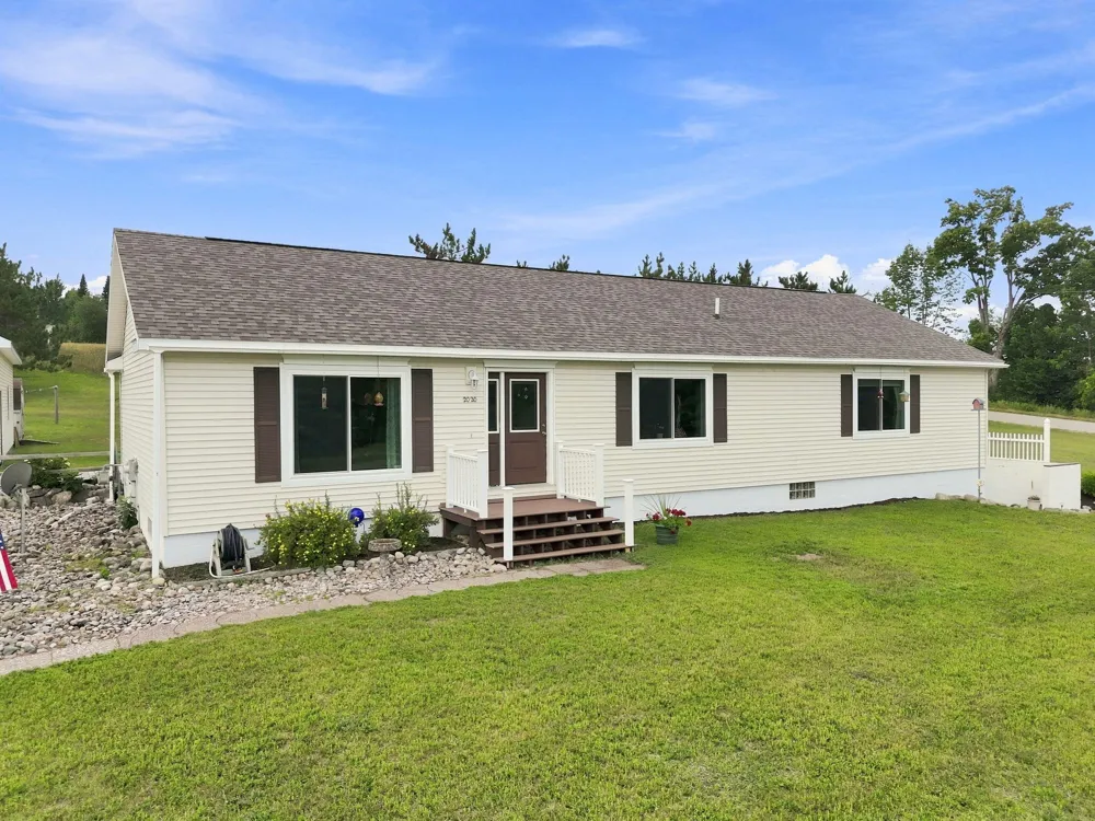 2020 Lakeview Lane Alanson, MI 49706