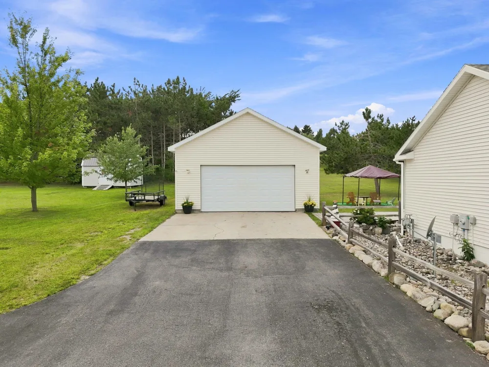 2020 Lakeview Lane Alanson, MI 49706