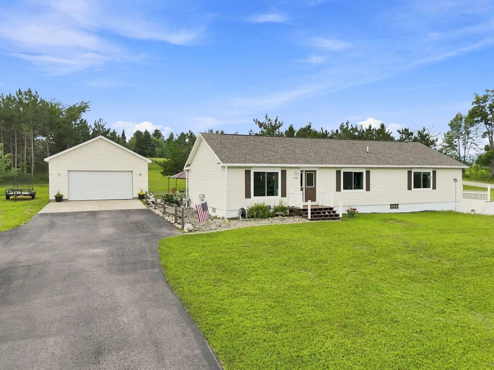 2020 Lakeview Lane Alanson, MI 49706