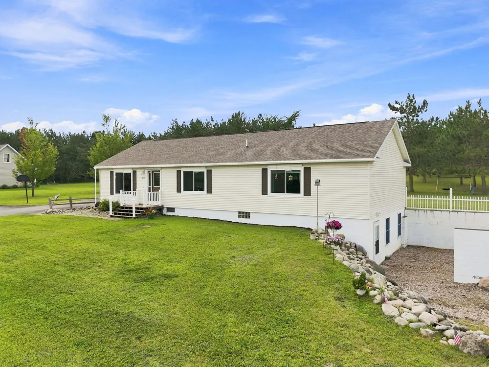 2020 Lakeview Lane Alanson, MI 49706