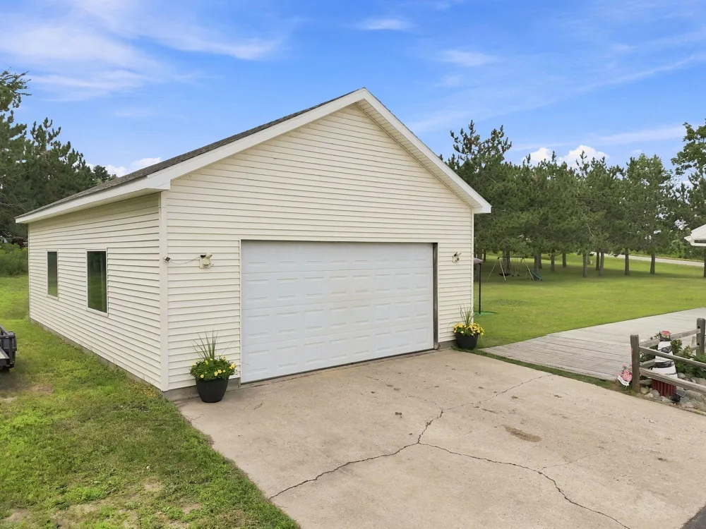 2020 Lakeview Lane Alanson, MI 49706