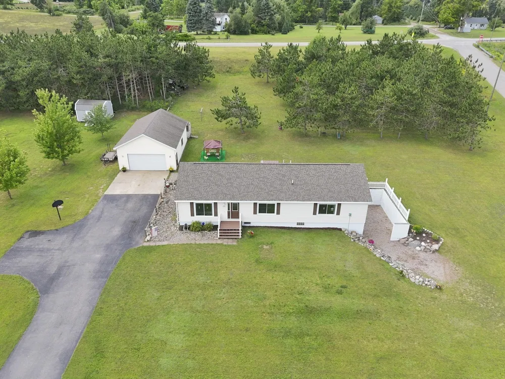 2020 Lakeview Lane Alanson, MI 49706