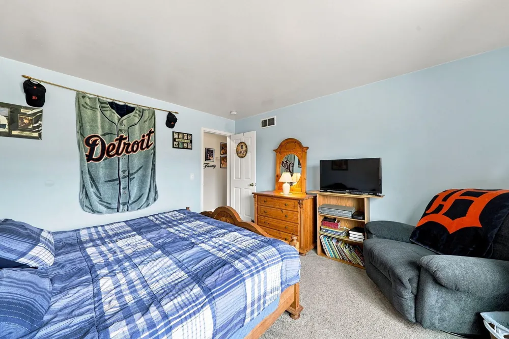 2020 Lakeview Lane Alanson, MI 49706
