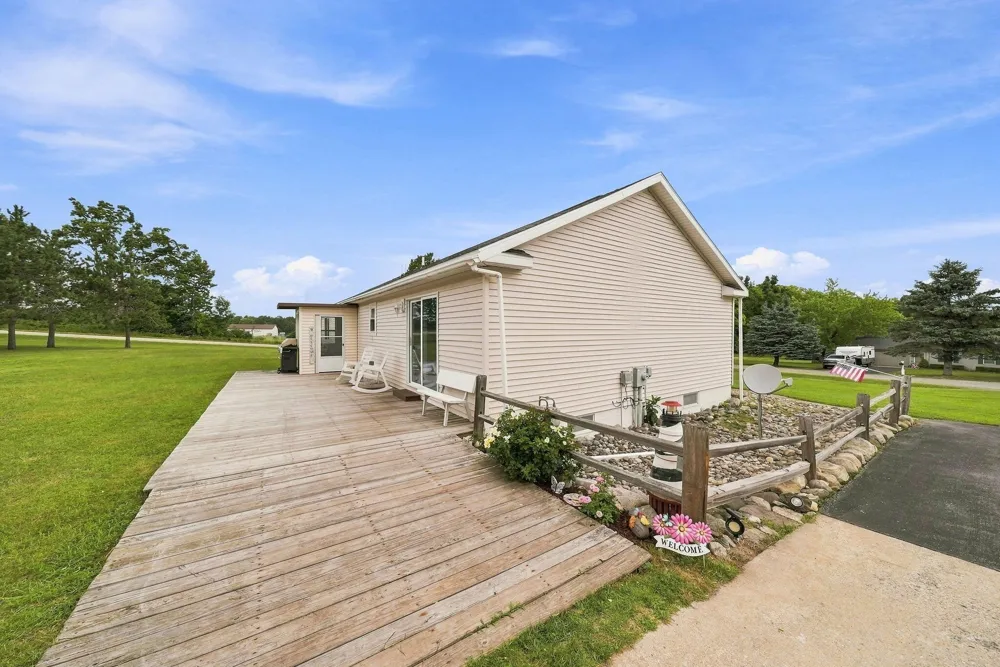 2020 Lakeview Lane Alanson, MI 49706