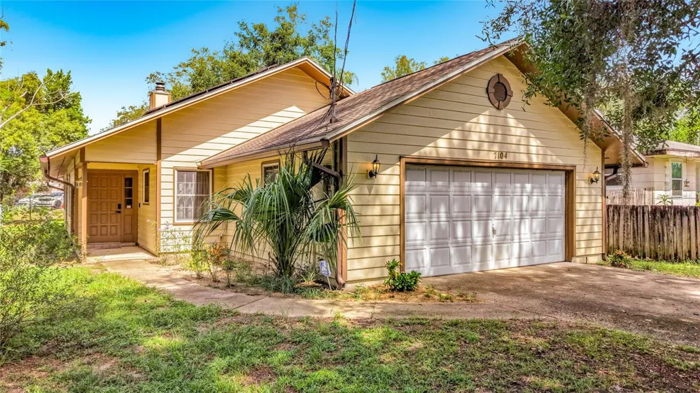 7104 BLEDSOE AVENUE Orlando, FL 32810