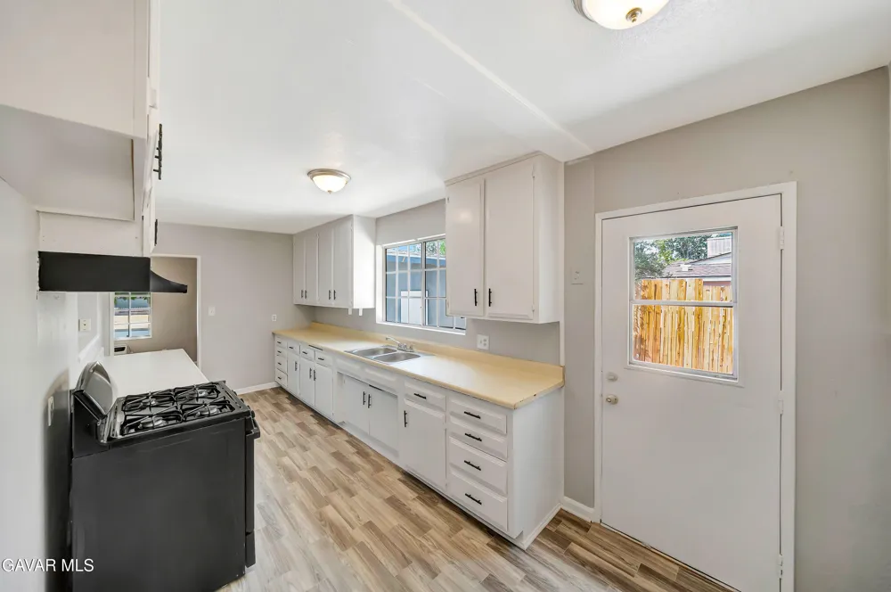 44258 Foxton Avenue Lancaster, CA 93535