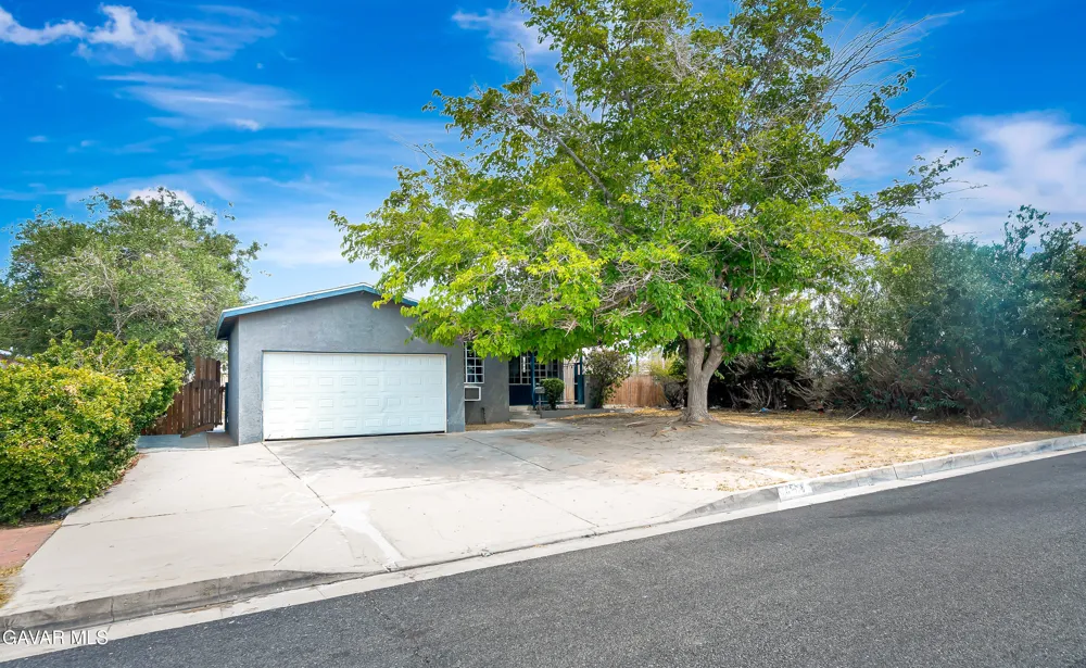 44258 Foxton Avenue Lancaster, CA 93535