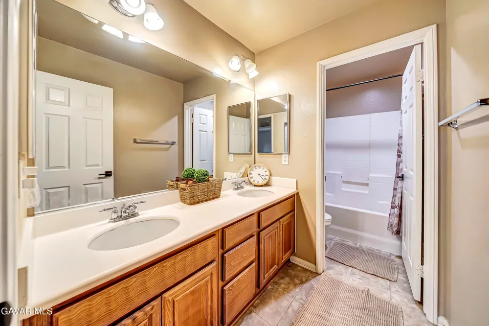 4659 W Avenue J13 Lancaster, CA 93536