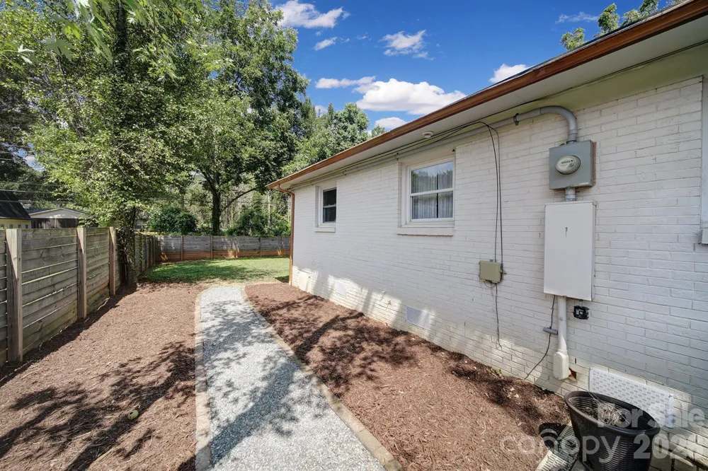 3335 Dunaire Drive Charlotte, NC 28205