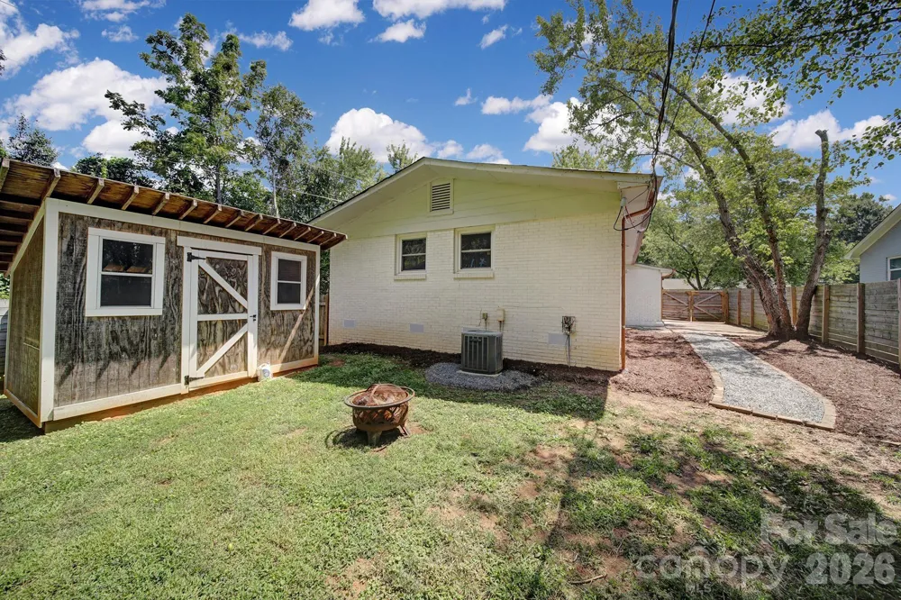 3335 Dunaire Drive Charlotte, NC 28205