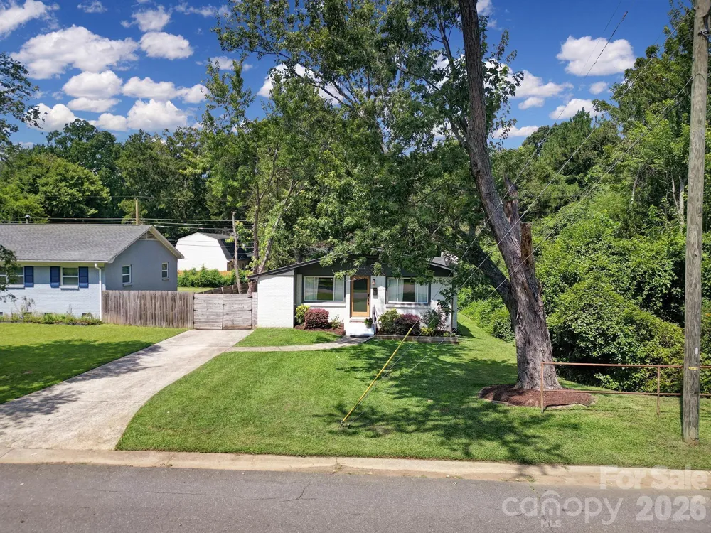 3335 Dunaire Drive Charlotte, NC 28205