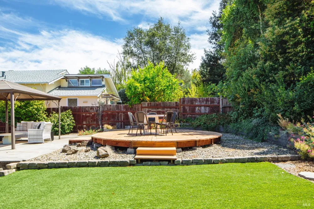 8 Cochrane Way Petaluma, CA 94952
