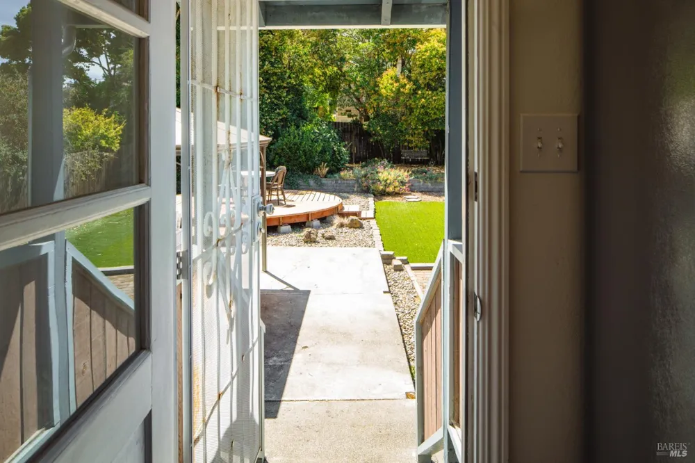8 Cochrane Way Petaluma, CA 94952