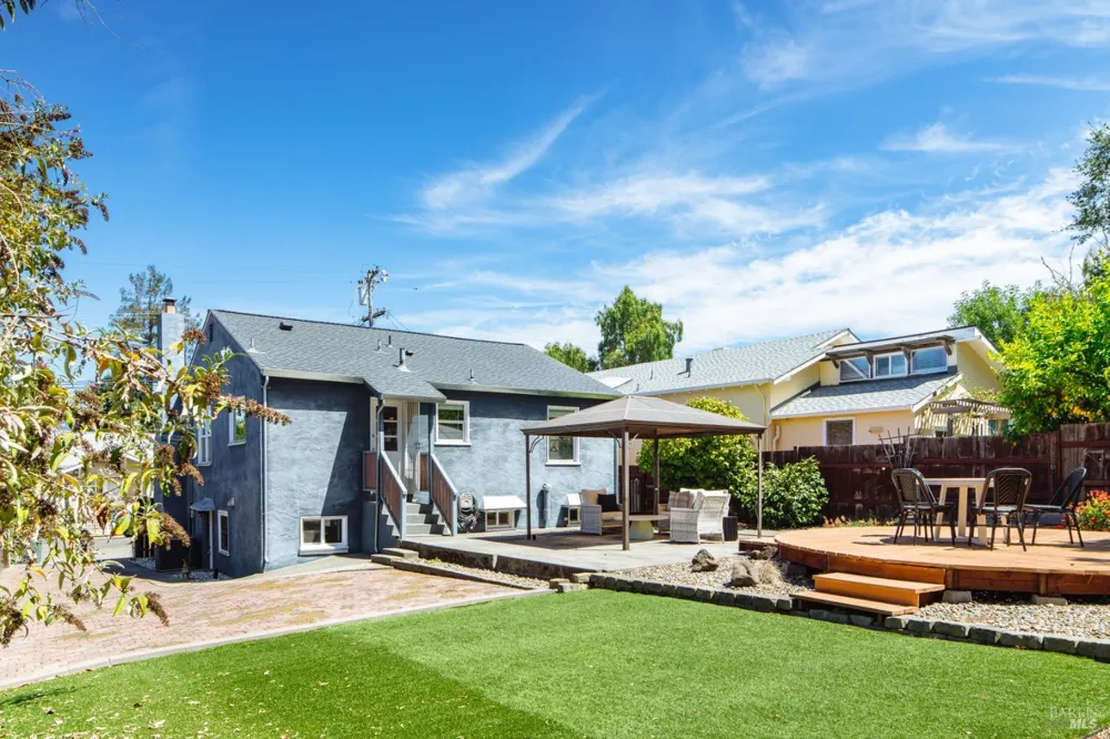 8 Cochrane Way Petaluma, CA 94952