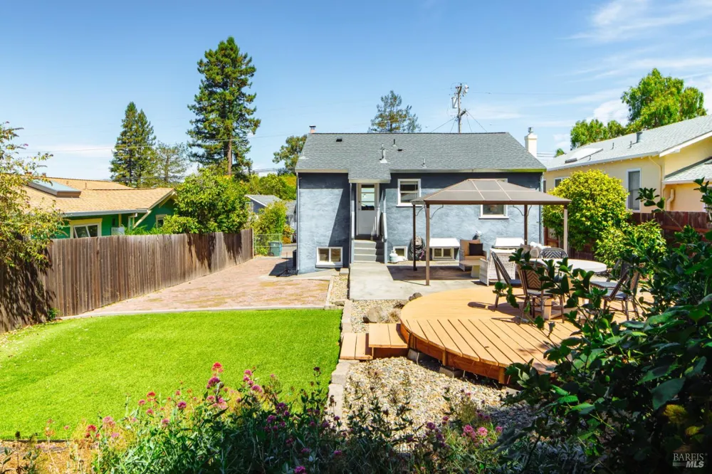 8 Cochrane Way Petaluma, CA 94952
