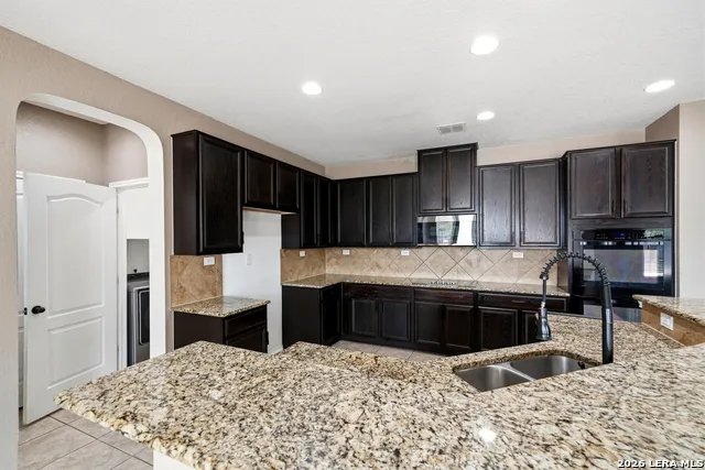 1311 Plaza Lake Dr San Antonio, TX 78245