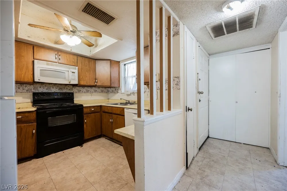 3823 S Maryland Parkway #B11 Las Vegas, NV 89119