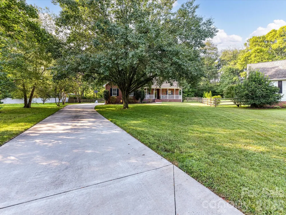 8227 Laurel Oak Court Harrisburg, NC 28075
