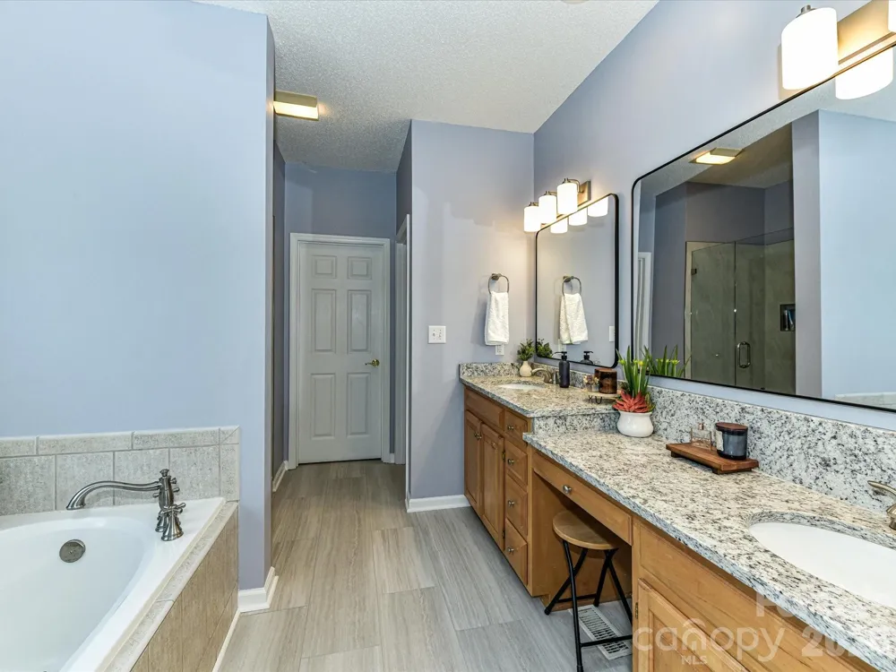 8227 Laurel Oak Court Harrisburg, NC 28075