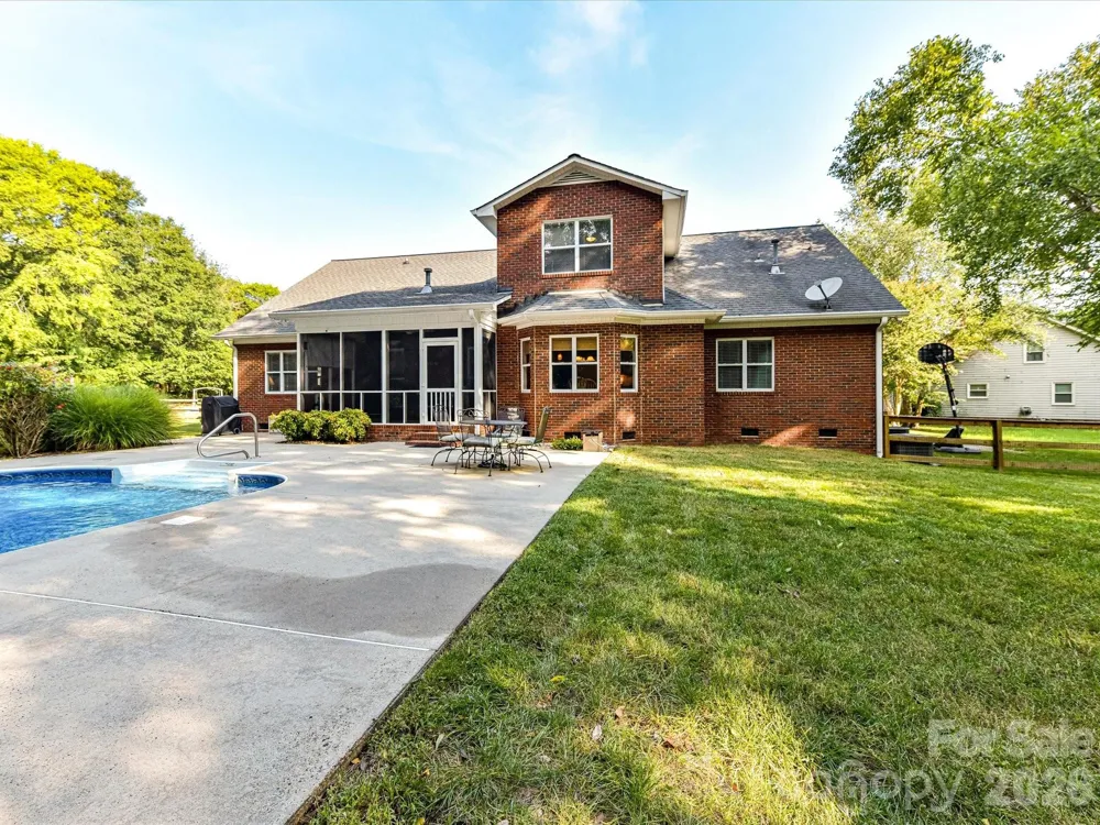 8227 Laurel Oak Court Harrisburg, NC 28075