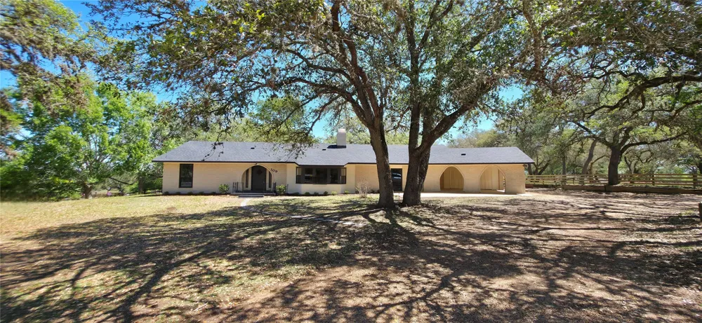 109 Cernosek Road La Grange, TX 78945